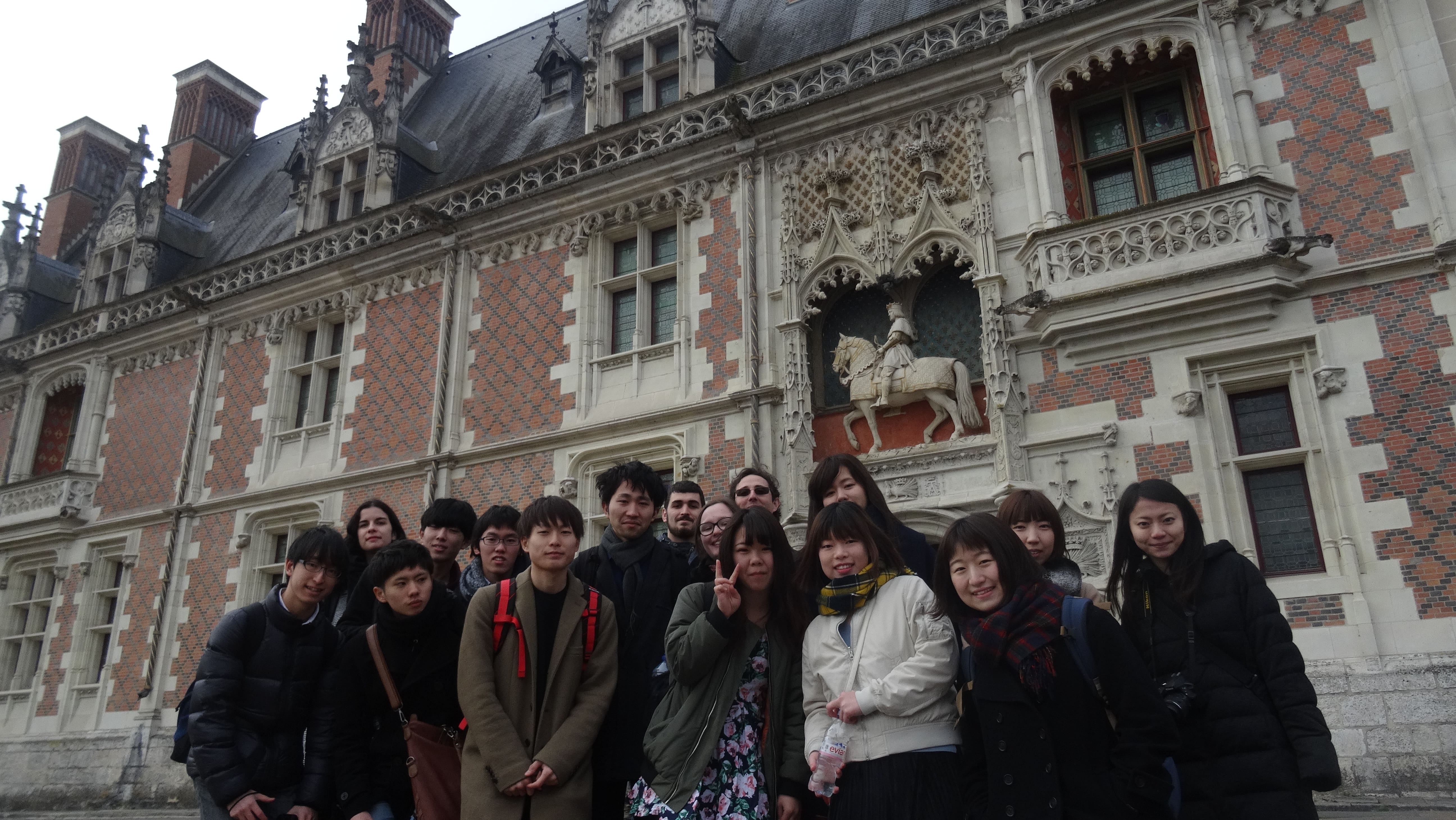 Les stagiaires devant le château de Blois